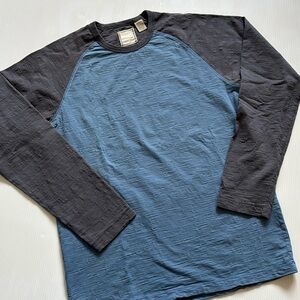 Horny Toad sky blue and gray long sleeve textured t-shirt.  Men’s size medium